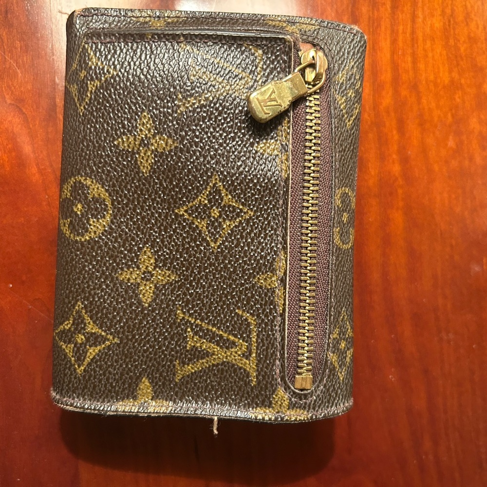 Louis Vuitton Monogram Wallet - Picture 2 of 9